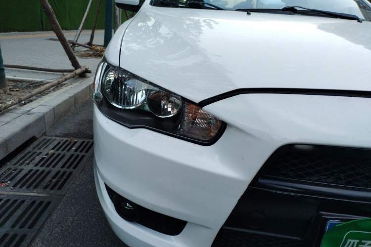 Used Mitsubishi Lancer EX 2012 Fashion Edition 1.8L Manual Comfort Version Right Front Headlight