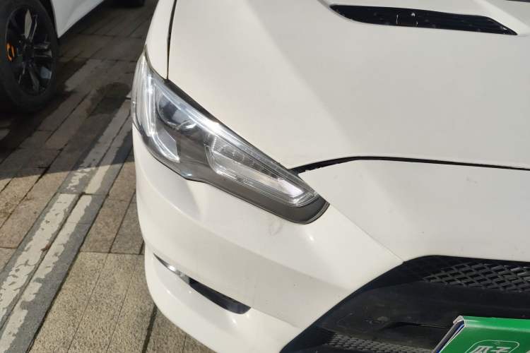 Used Mitsubishi Lancer EX 2012 Fashion Edition 1.8L Manual Comfort Version Right Front Headlight