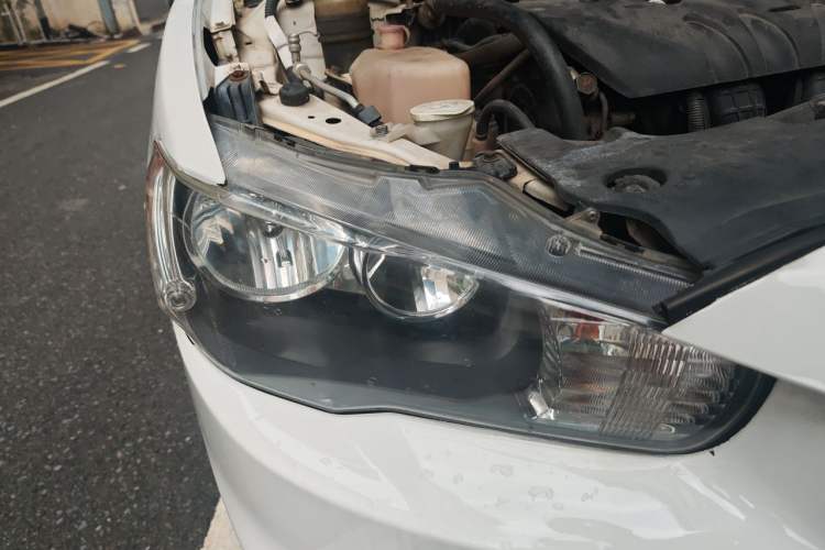 Used Mitsubishi Lancer EX 2012 1.8L Manual Charm Edition Right Front Headlight