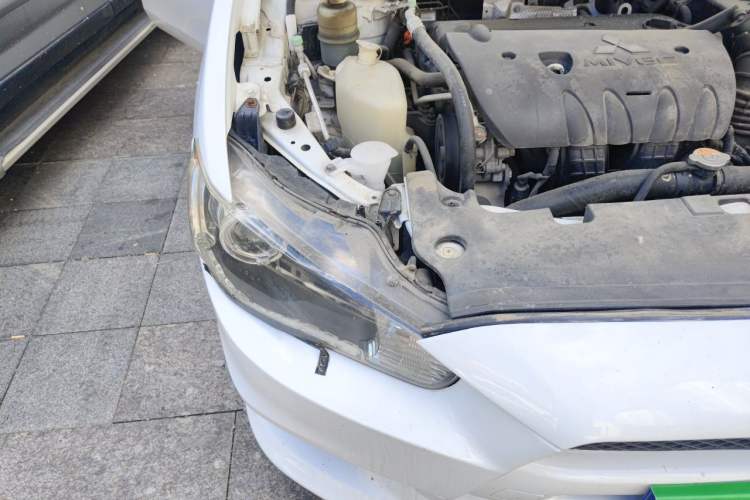 Used Mitsubishi Lancer EX 2012 Chasing Edition 1.8L Manual Luxury Model Right Front Headlight