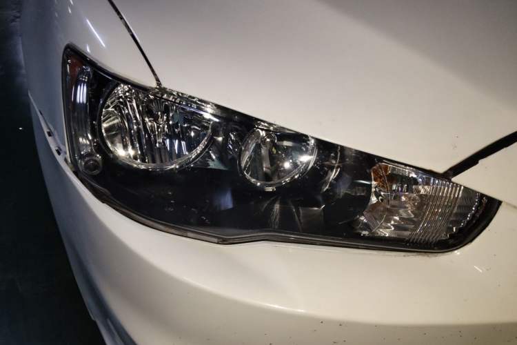 Used Mitsubishi Lancer EX 2012 Fashion Edition 1.8L Manual Comfort Version Right Front Headlight