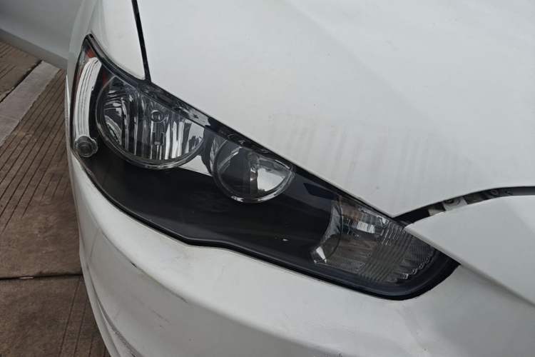 Used Mitsubishi Lancer EX 2012 Fashion Edition 1.8L Manual Comfort Version Right Front Headlight