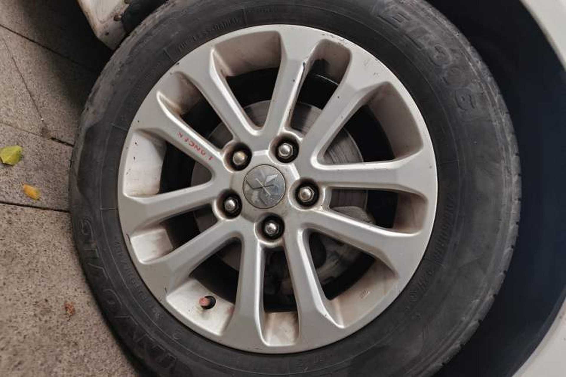 Used Mitsubishi Lancer EX 2012 Fashion Edition 1.8L Manual Comfort Version Right Front Wheel Hub