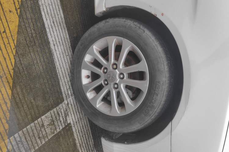 Used Mitsubishi Lancer EX 2012 Fashion Edition 1.8L Manual Comfort Version Right Front Wheel Hub