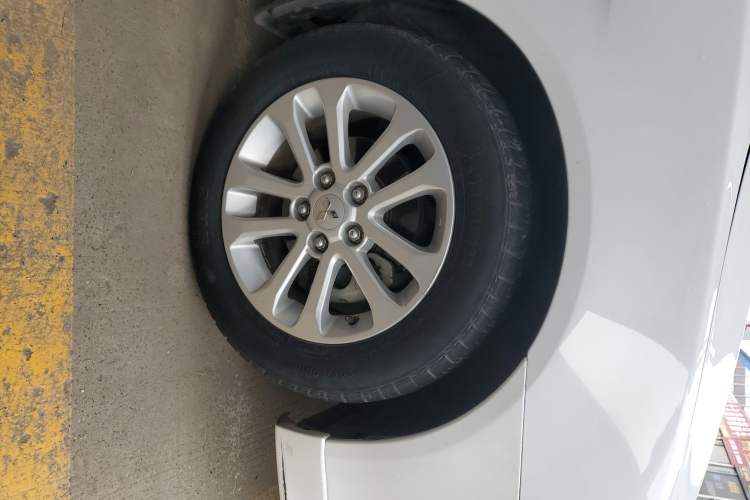Used Mitsubishi Lancer EX 2012 Xiali Edition 2.0L CVT Flagship Model Right Front Wheel Hub