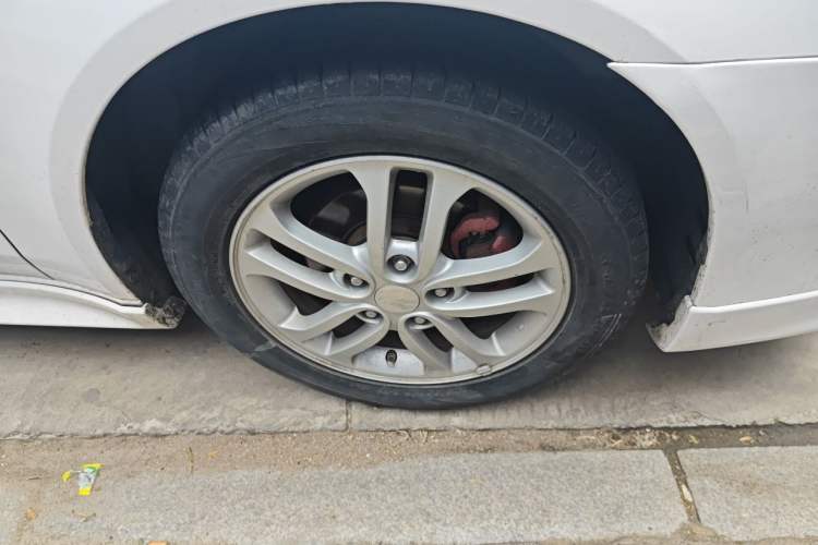 Used Mitsubishi Lancer EX 2012 Chasing Edition 1.8L Manual Luxury Model Right Front Wheel Hub
