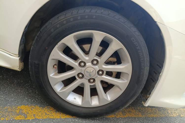 Used Mitsubishi Lancer EX 2012 Xiali Edition 2.0L CVT Flagship Model Right Front Wheel Hub