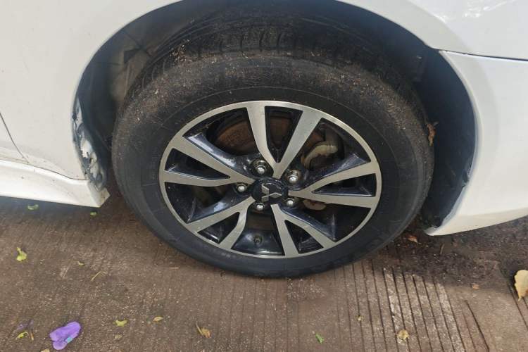 Used Mitsubishi Lancer EX 2012 Chasing Edition 1.8L Manual Luxury Model Right Front Wheel Hub