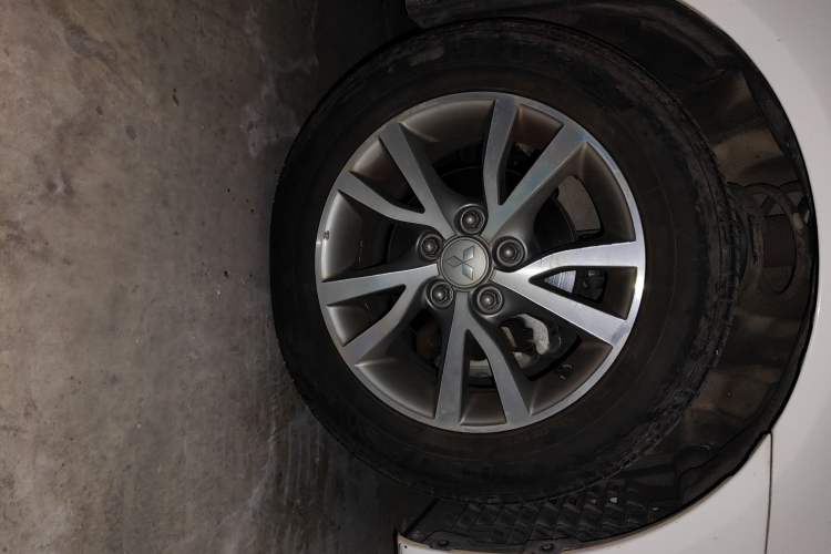 Used Mitsubishi Lancer EX 2012 Anniversary Edition 1.8L CVT Comfort Model Right Front Wheel Hub