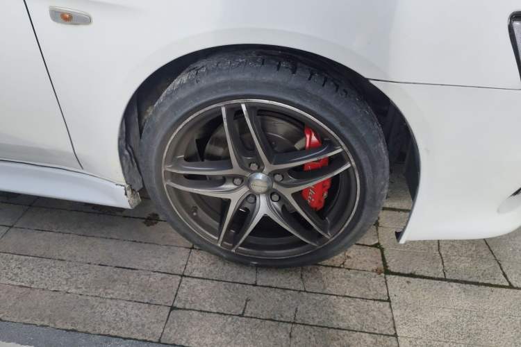 Used Mitsubishi Lancer EX 2012 Fashion Edition 1.8L Manual Comfort Version Right Front Wheel Hub