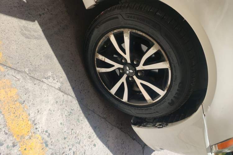Used Mitsubishi Lancer EX 2012 Chasing Edition 1.8L CVT Luxury Model Right Front Wheel Hub