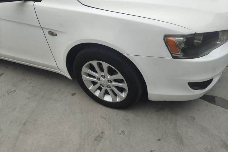 Used Mitsubishi Lancer EX 2012 1.8L Manual Charm Edition Right Front Wheel Hub