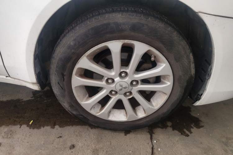Used Mitsubishi Lancer EX 2012 Anniversary Edition 1.8L CVT Comfort Model Right Front Wheel Hub