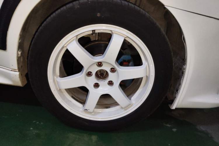 Used Mitsubishi Lancer EX 2012 Fashion Edition 1.8L Manual Comfort Version Right Front Wheel Hub
