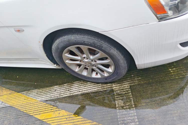 Used Mitsubishi Lancer EX 2012 Fashion Edition 1.8L Manual Comfort Version Right Front Wheel Hub