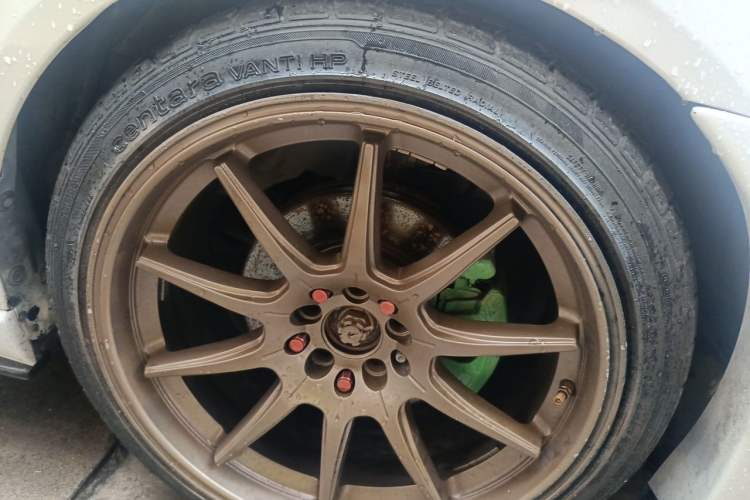 Used Mitsubishi Lancer EX 2012 Xinyuan Edition 2.0L Manual Comfort Model Right Front Wheel Hub