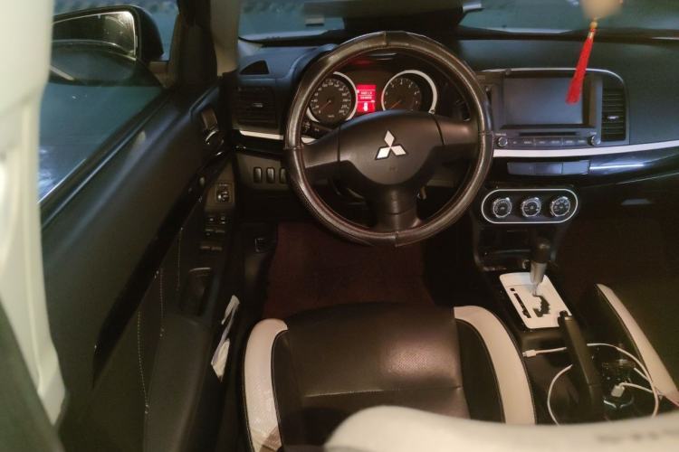Used Mitsubishi Lancer EX 2012 Classic 1.8L CVT Black-and-White Edition Steering Wheel