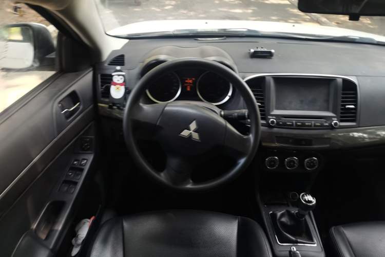 Used Mitsubishi Lancer EX 2012 Xinyuan Edition 2.0L Manual Comfort Model Steering Wheel