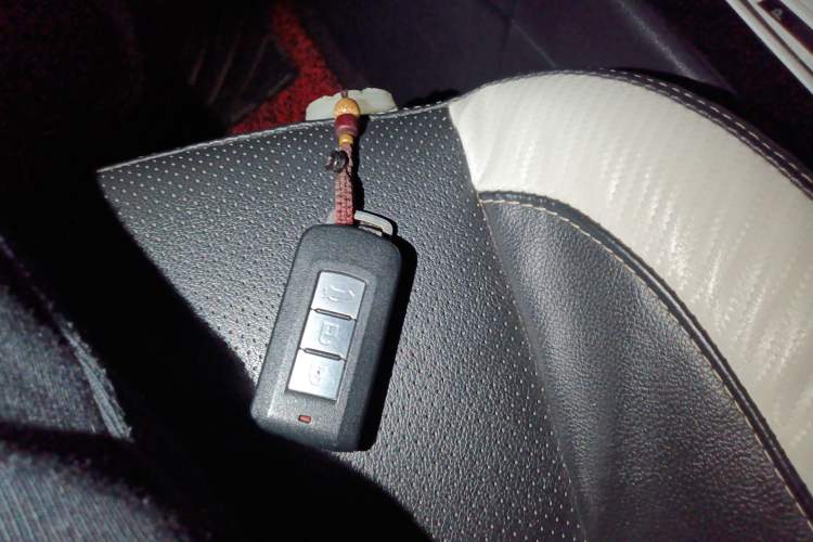 Used Mitsubishi Lancer EX 2012 Classic 2.0L CVT Black & White Edition Vehicle Key