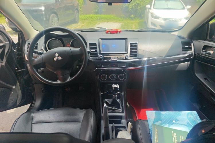 Used Mitsubishi Lancer EX 2013 Style Edition 1.6L Manual Luxury Model Center Console