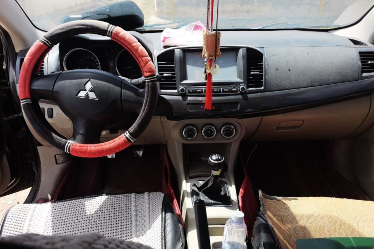 Used Mitsubishi Lancer EX 2013 Fashion Edition 1.8L Manual Comfort Version Center Console