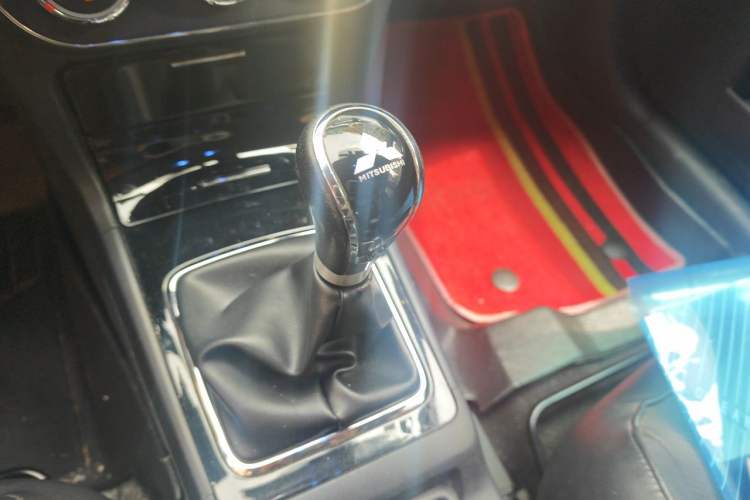 Used Mitsubishi Lancer EX 2013 Style Edition 1.6L Manual Luxury Model Gear Lever