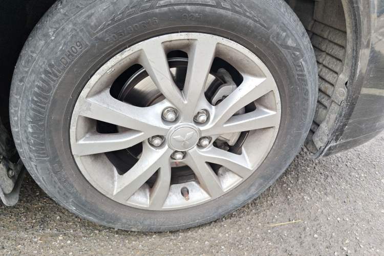 Used Mitsubishi Lancer EX 2013 Chasing Edition 1.8L CVT Luxury Model Right Front Wheel Hub