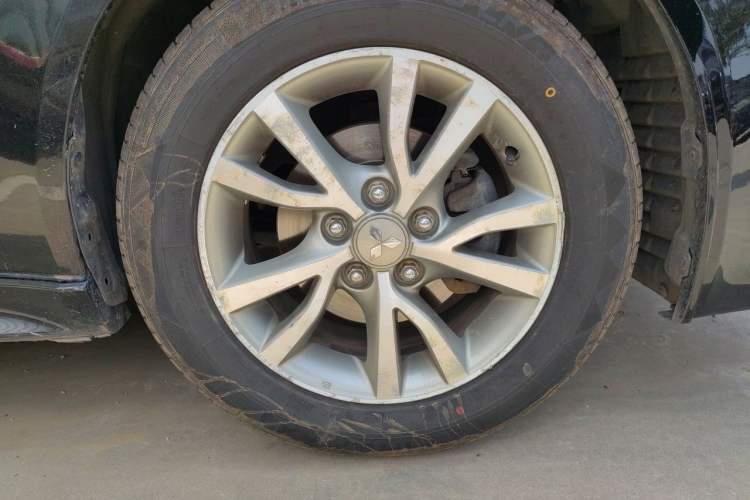 Used Mitsubishi Lancer EX 2013 Chasing Edition 1.8L CVT Luxury Model Right Front Wheel Hub