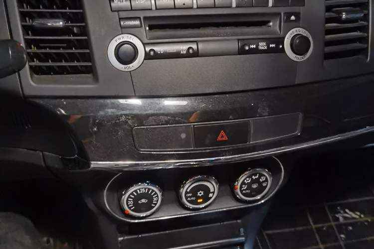 Used Mitsubishi Lancer EX 2013 Chasing Edition 1.8L Manual Luxury Model Audio And AC Panel