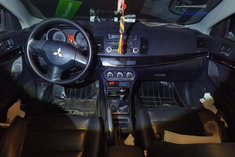 Used Mitsubishi Lancer EX 2013 Chasing Edition 1.8L Manual Luxury Model Center Console