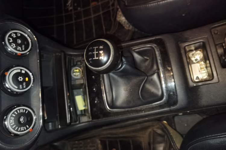 Used Mitsubishi Lancer EX 2013 Chasing Edition 1.8L Manual Luxury Model Gear Lever