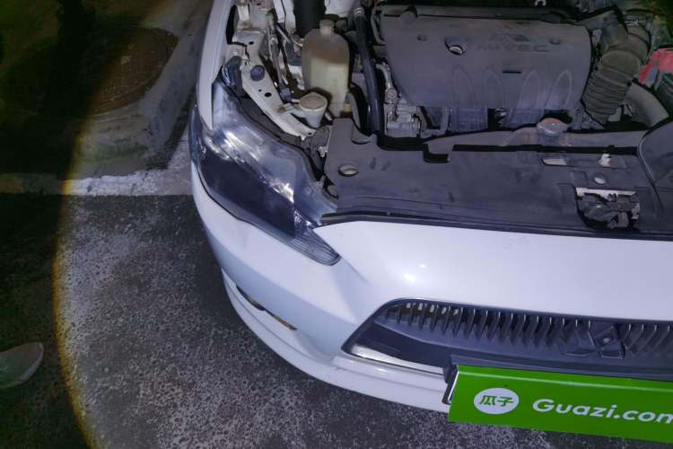 Used Mitsubishi Lancer EX 2013 Chasing Edition 1.8L Manual Luxury Model Right Front Headlight