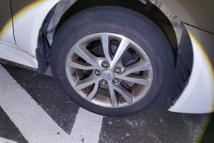 Used Mitsubishi Lancer EX 2013 Chasing Edition 1.8L Manual Luxury Model Right Front Wheel Hub