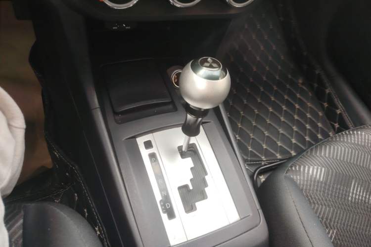 Used Mitsubishi Lancer EX 2013 Fashion Edition 1.8L CVT Comfort Version Gear Lever