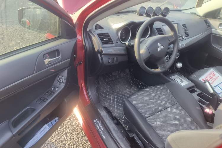 Used Mitsubishi Lancer EX 2013 Fashion Edition 1.8L CVT Comfort Version Interior 2