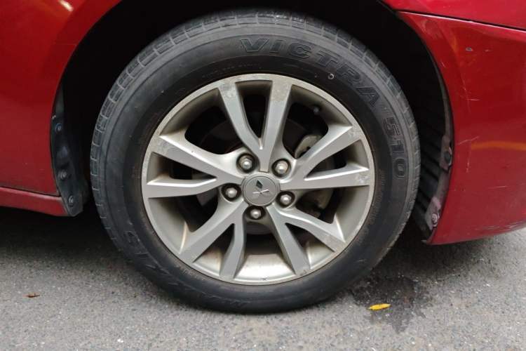 Used Mitsubishi Lancer EX 2013 Style Edition 1.6L Manual Luxury Model Right Front Wheel Hub