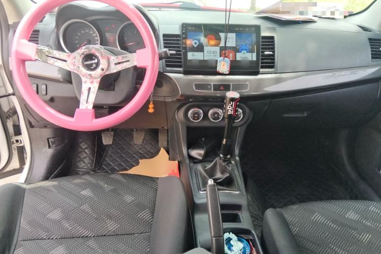Used Mitsubishi Lancer EX 2013 Xinyuan Edition 2.0L Manual Comfort Model Center Console