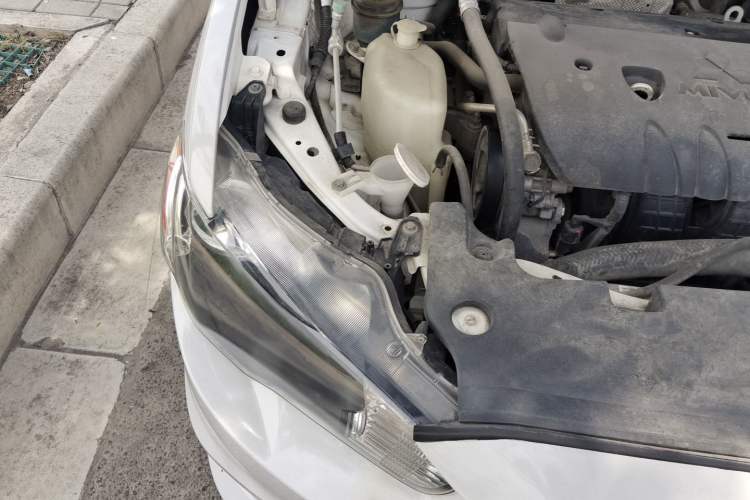 Used Mitsubishi Lancer EX 2013 Xinyuan Edition 2.0L Manual Comfort Model Engine Bay Right