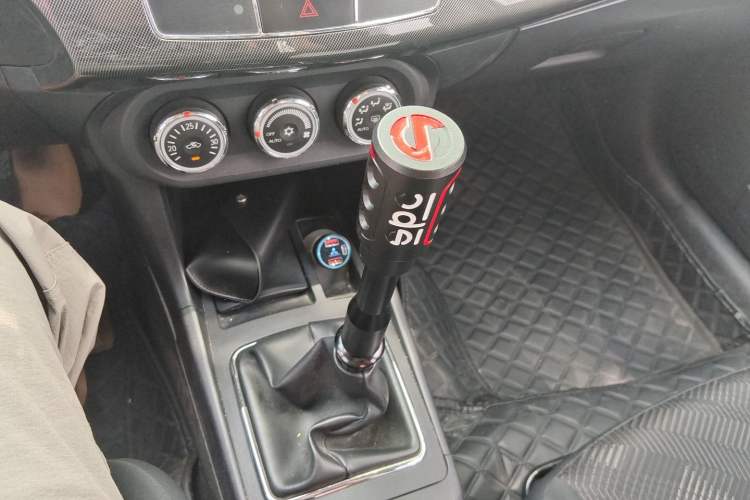 Used Mitsubishi Lancer EX 2013 Xinyuan Edition 2.0L Manual Comfort Model Gear Lever