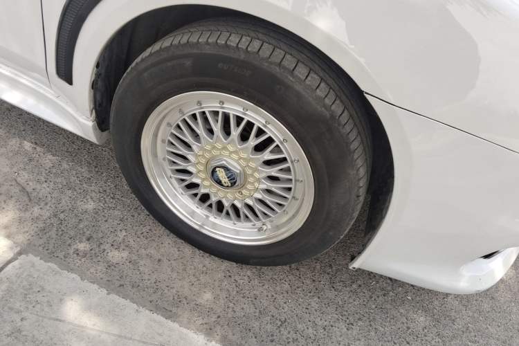 Used Mitsubishi Lancer EX 2013 Xinyuan Edition 2.0L Manual Comfort Model Right Front Wheel Hub
