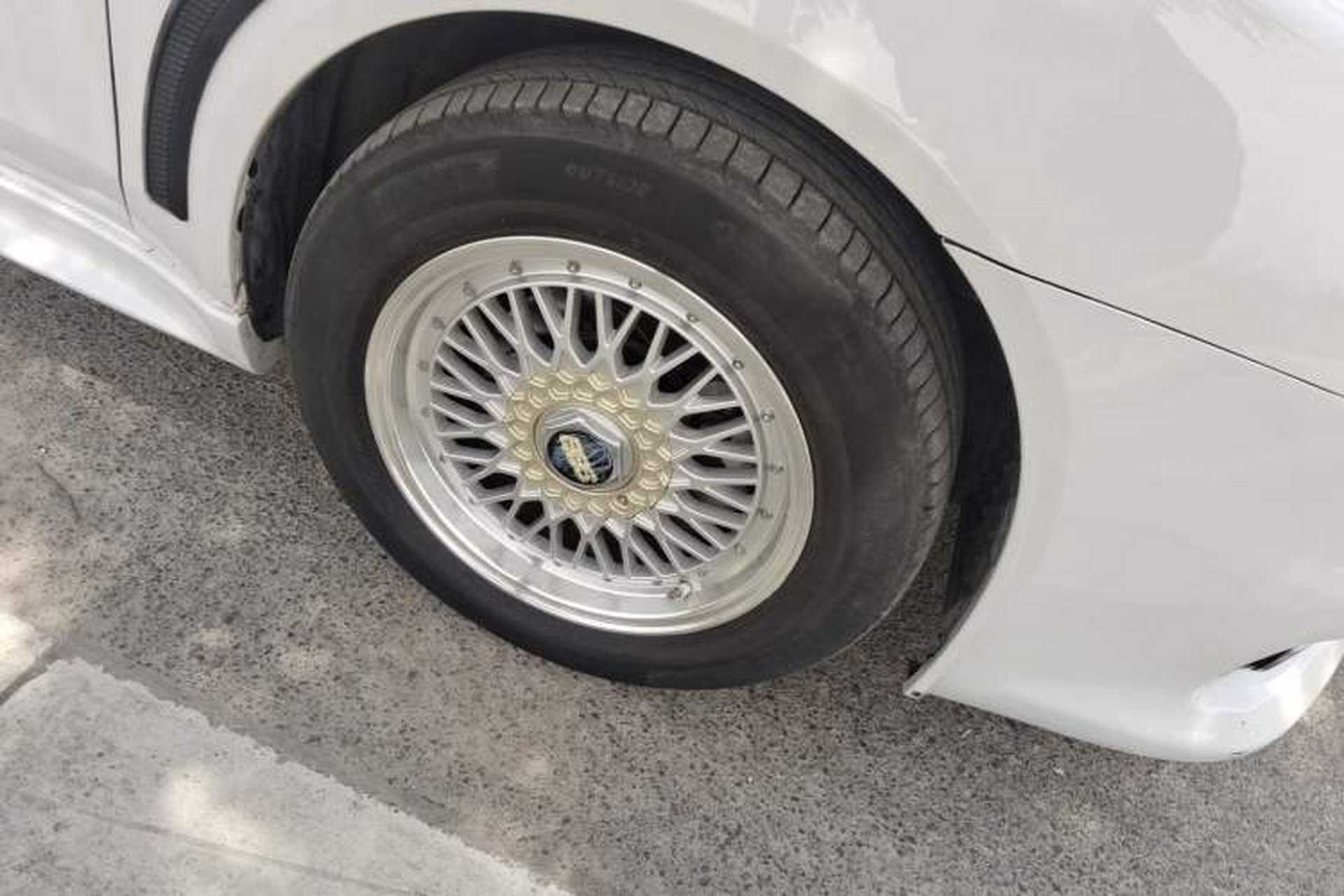 Used Mitsubishi Lancer EX 2013 Xinyuan Edition 2.0L Manual Comfort Model Right Front Wheel Hub