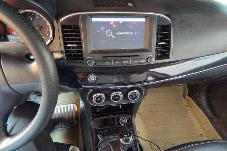 Used Mitsubishi Lancer EX 2013 Chasing Edition 1.8L Manual Luxury Model Audio And AC Panel