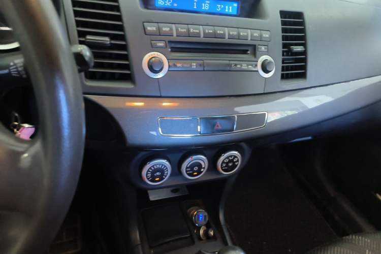 Used Mitsubishi Lancer EX 2013 Style Edition 1.6L Manual Classic Model Audio And AC Panel