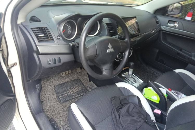 Used Mitsubishi Lancer EX 2013 Fashion Edition 1.8L CVT Comfort Version Center Console