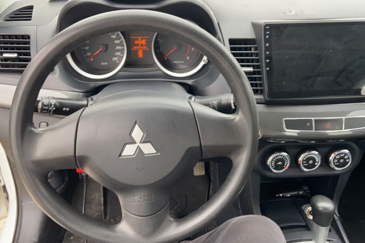 Used Mitsubishi Lancer EX 2013 Fashion Edition 1.8L CVT Comfort Version Center Console