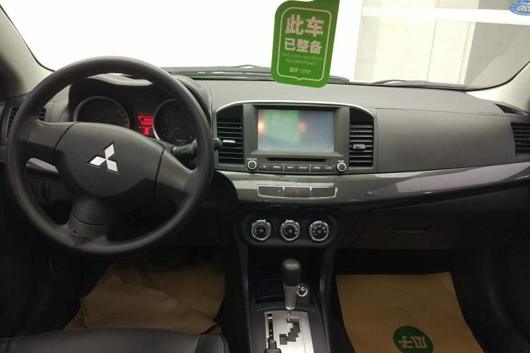 Used Mitsubishi Lancer EX 2013 Fashion Edition 1.8L CVT Comfort Version Center Console