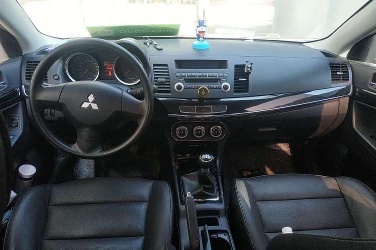 Used Mitsubishi Lancer EX 2013 Style Edition 1.6L Manual Luxury Model Center Console