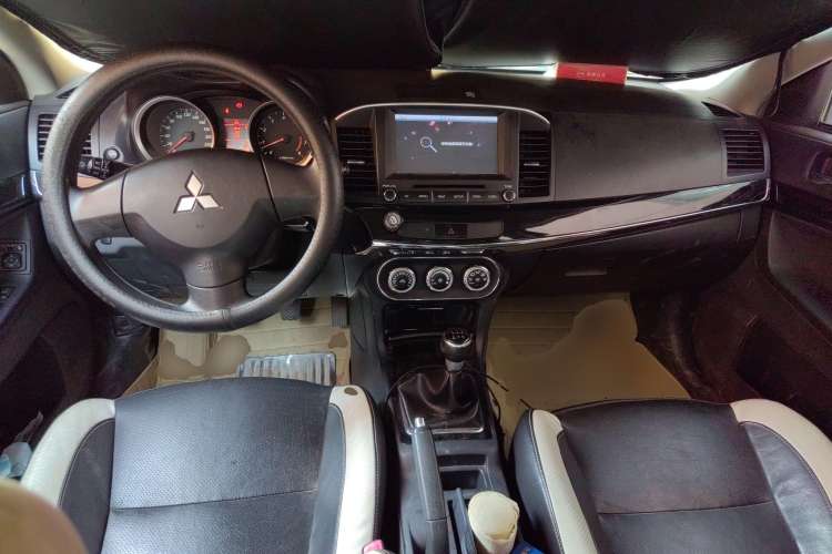 Used Mitsubishi Lancer EX 2013 Chasing Edition 1.8L Manual Luxury Model Center Console