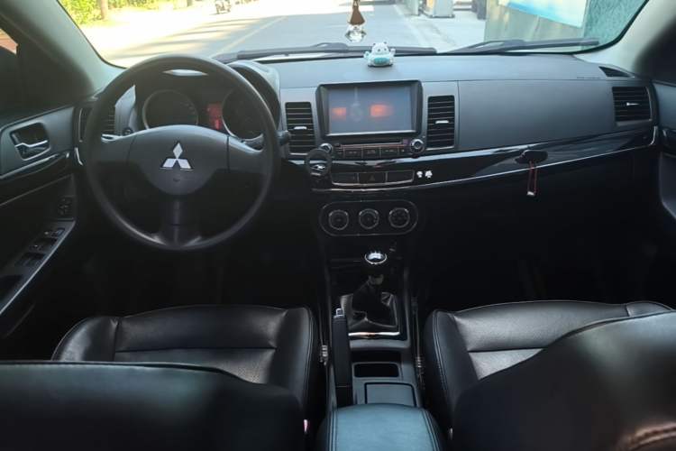 Used Mitsubishi Lancer EX 2013 Style Edition 1.6L Manual Luxury Model Center Console