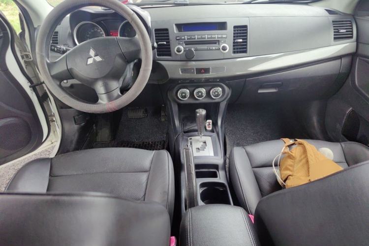 Used Mitsubishi Lancer EX 2013 Fashion Edition 1.8L CVT Comfort Version Center Console